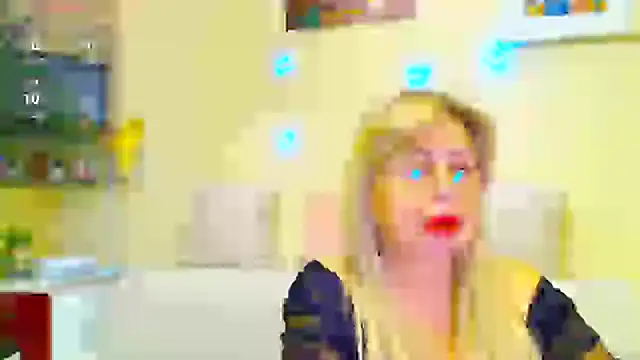 SusieNoreen online show from February 22, 1:00 am