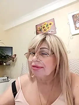 SusieNoreen online show from February 23, 3:56 am