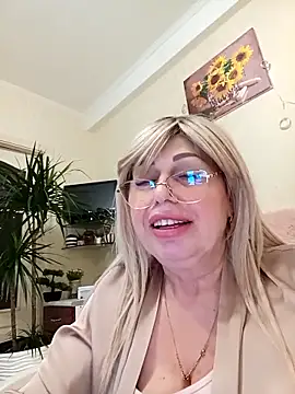 SusieNoreen online show from February 23, 10:06 am