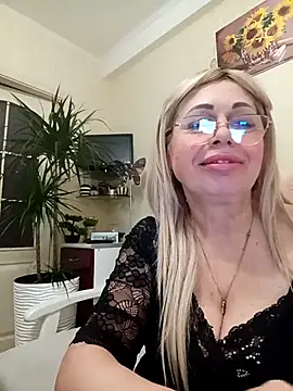 SusieNoreen online show from February 27, 4:09 am