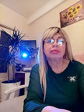 SusieNoreen online show from March 3, 2:04 am