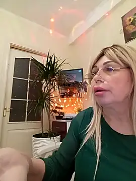 SusieNoreen online show from March 3, 11:44 am