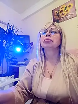 SusieNoreen online show from March 7, 1:53 am