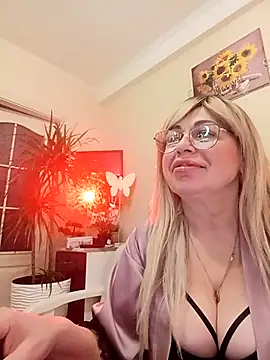SusieNoreen online show from March 22, 1:22 am