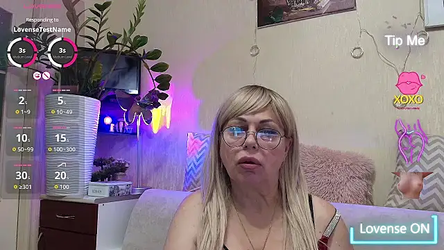 SusieNoreen online show from September 14, 11:48 pm
