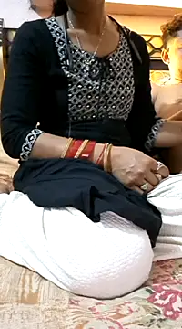 Its reena 009 online show from March 14, 5:24 pm