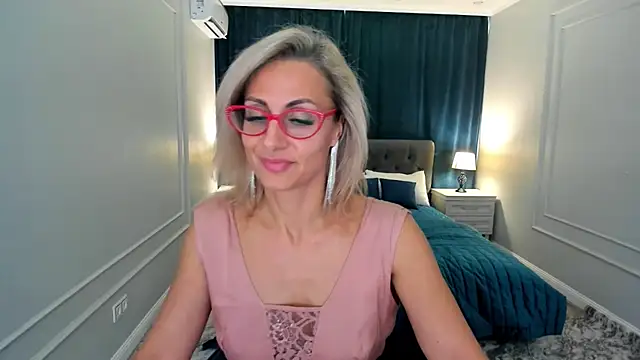 Snapshot of MuseOfStage chatting on October 8, 11:52 am MuseOfStage online show from October 8, 11:52 am