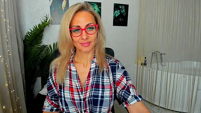 Snapshot of MuseOfStage chatting on October 9, 11:30 am MuseOfStage online show from October 9, 11:30 am