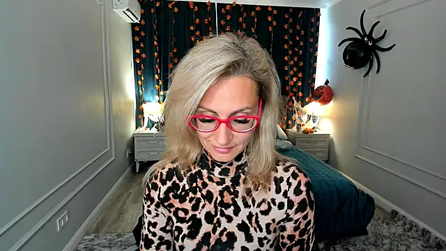 Snapshot of MuseOfStage chatting on October 12, 11:31 am MuseOfStage online show from October 12, 11:31 am