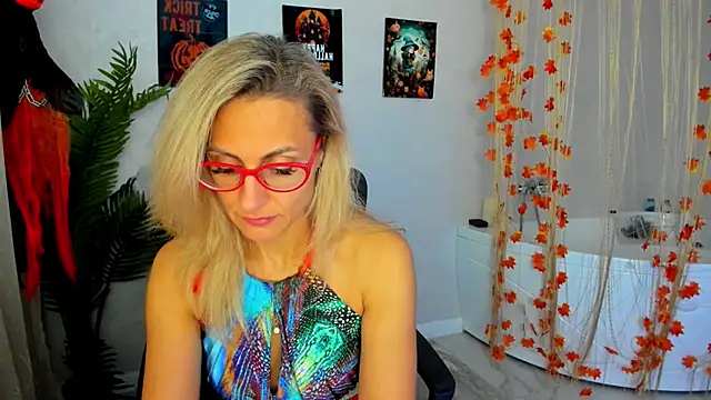 Snapshot of MuseOfStage chatting on November 2, 11:34 am MuseOfStage online show from November 2, 11:34 am