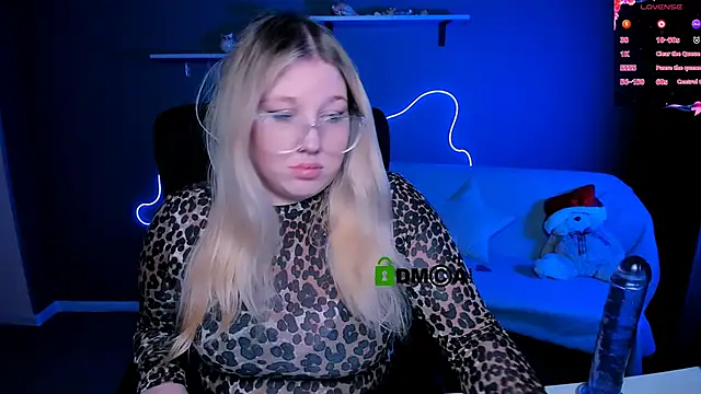 juli kisss online show from March 4, 4:09 pm