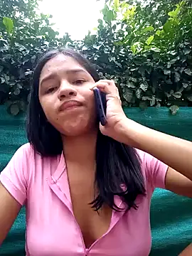 Snapshot of Little_Pau_Dirty chatting on January 15, 2:56 pm Little Pau Dirty online show from January 15, 2:56 pm