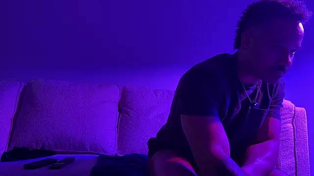 Snapshot of e13ven11 chatting on March 24, 2:49 am e13ven11 online show from March 24, 2:49 am