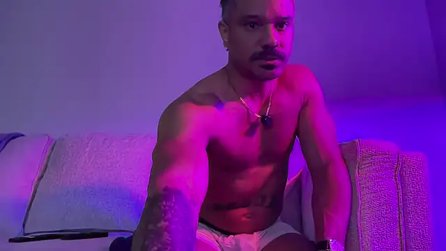 Snapshot of e13ven11 chatting on March 26, 2:17 am e13ven11 online show from March 26, 2:17 am