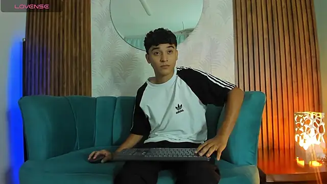 Snapshot of Austin_Cardieff chatting on January 11, 1:27 am Austin Cardieff online show from January 11, 1:27 am