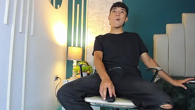 Snapshot of Austin_Cardieff chatting on February 6, 7:40 pm Austin Cardieff online show from February 6, 7:40 pm