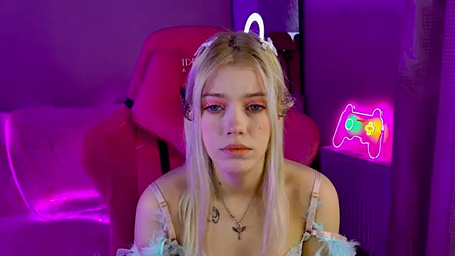 Shawty Blonde online show from February 20, 10:15 pm