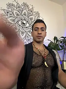 aaroncolombia online show from October 31, 11:17 pm