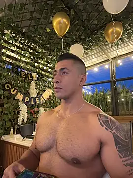 Snapshot of aaroncolombia chatting on April 8, 11:27 pm aaroncolombia online show from April 8, 11:27 pm