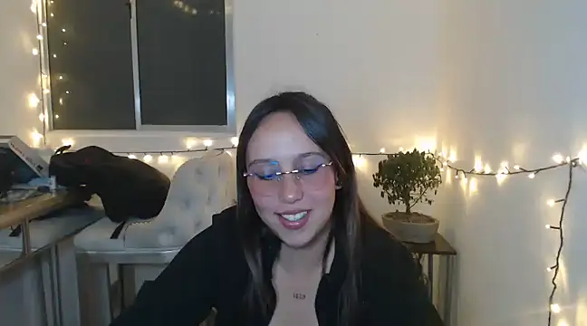 Skarlet Adams28 online show from January 28, 10:34 pm