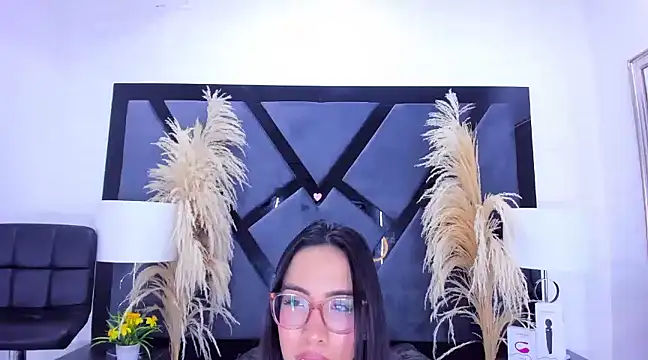 KylieWhite online show from January 14, 10:06 am