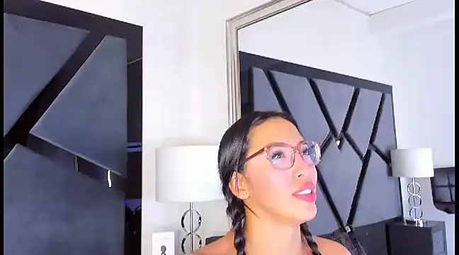 KylieWhite online show from February 17, 2:15 pm