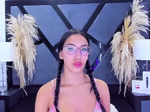 KylieWhite online show from February 21, 1:00 pm