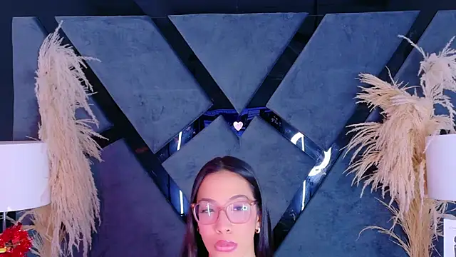 KylieWhite online show from September 18, 1:24 pm