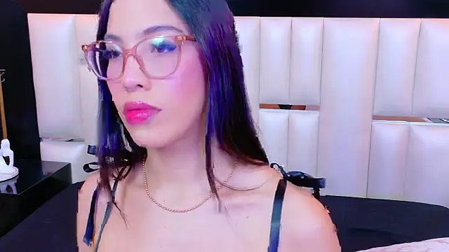 KylieWhite online show from October 8, 6:11 am