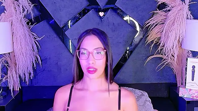 KylieWhite online show from November 4, 5:39 am