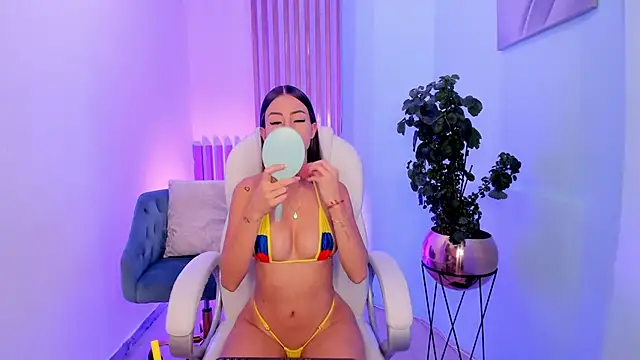 juliasprousse  online show from February 22, 4:51 am