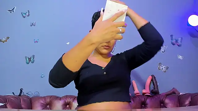 Kaira mosse online show from December 20, 11:50 am