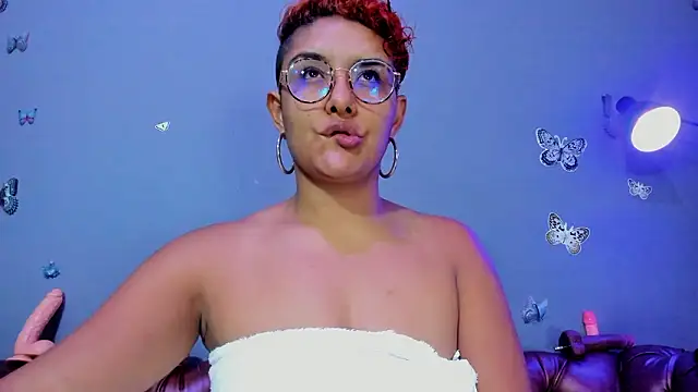 Kaira mosse online show from March 11, 12:00 pm