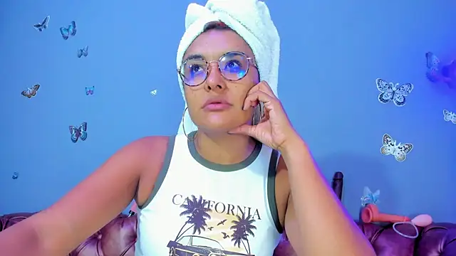Snapshot of Kaira_mosse chatting on April 10, 12:32 pm Kaira mosse online show from April 10, 12:32 pm