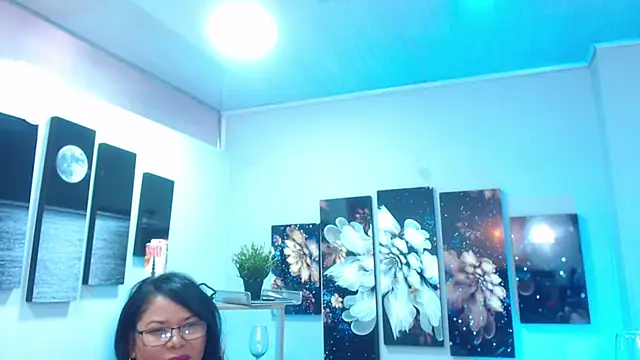 Keilathompson online show from January 16, 12:42 pm