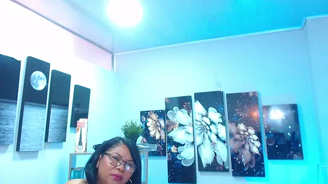 Keilathompson online show from January 16, 3:46 pm