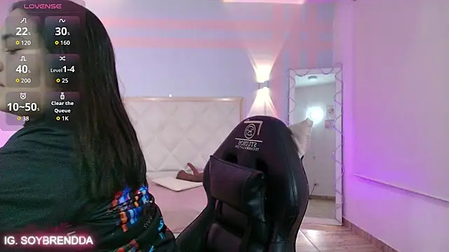 Snapshot of Brendda_tay chatting on November 4, 3:27 am Brendda tay online show from November 4, 3:27 am