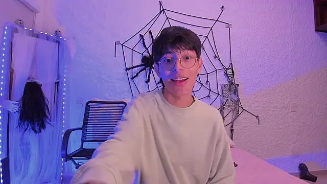 Snapshot of alexandersawyer chatting on October 6, 3:59 am alexandersawyer online show from October 6, 3:59 am