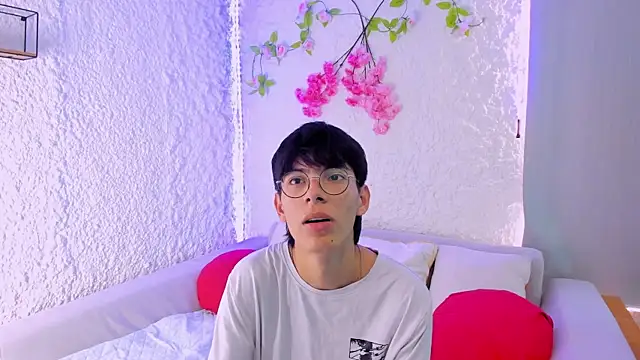 Snapshot of alexandersawyer chatting on October 6, 9:56 pm alexandersawyer online show from October 6, 9:56 pm