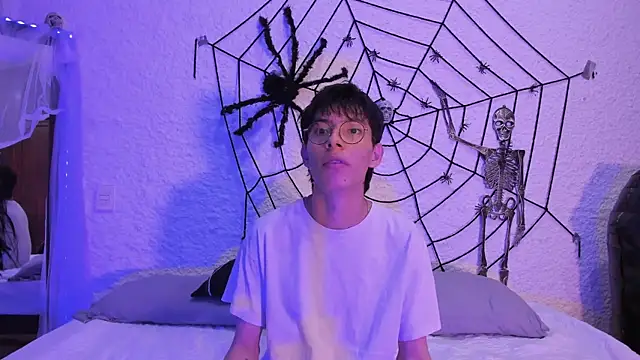 Snapshot of alexandersawyer chatting on October 8, 4:10 am alexandersawyer online show from October 8, 4:10 am