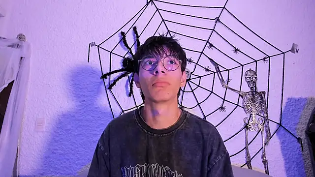 Snapshot of alexandersawyer chatting on October 10, 10:31 pm alexandersawyer online show from October 10, 10:31 pm