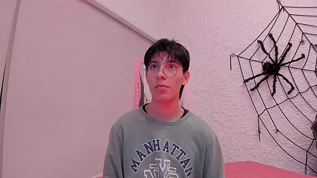 Snapshot of alexandersawyer chatting on October 13, 4:23 am alexandersawyer online show from October 13, 4:23 am