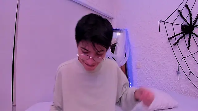 Snapshot of alexandersawyer chatting on October 15, 4:12 am alexandersawyer online show from October 15, 4:12 am