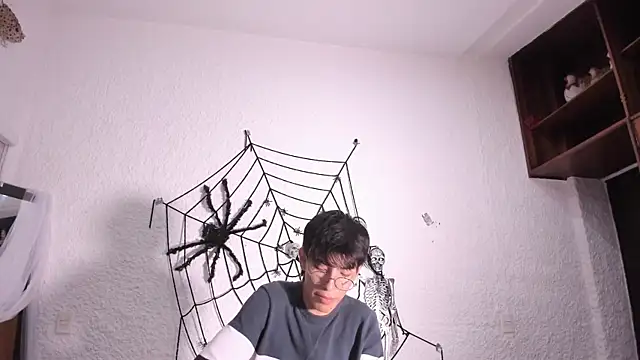 Snapshot of alexandersawyer chatting on October 16, 12:33 am alexandersawyer online show from October 16, 12:33 am