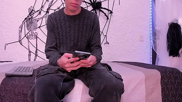 Snapshot of alexandersawyer chatting on October 21, 4:35 am alexandersawyer online show from October 21, 4:35 am