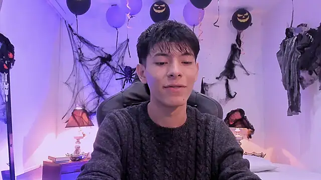 Snapshot of alexandersawyer chatting on October 30, 12:17 pm alexandersawyer online show from October 30, 12:17 pm