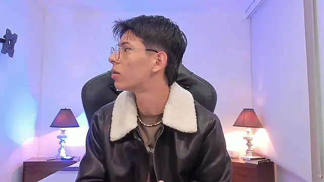 Snapshot of alexandersawyer chatting on November 26, 12:39 pm alexandersawyer online show from November 26, 12:39 pm