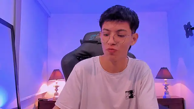 Snapshot of alexandersawyer chatting on December 15, 9:35 am alexandersawyer online show from December 15, 9:35 am