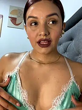 Snapshot of Melanyprada chatting on November 16, 4:29 am Melanyprada online show from November 16, 4:29 am