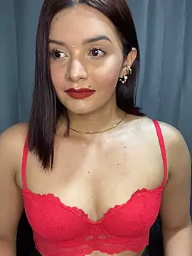 Snapshot of Melanyprada chatting on February 5, 4:39 am Melanyprada online show from February 5, 4:39 am